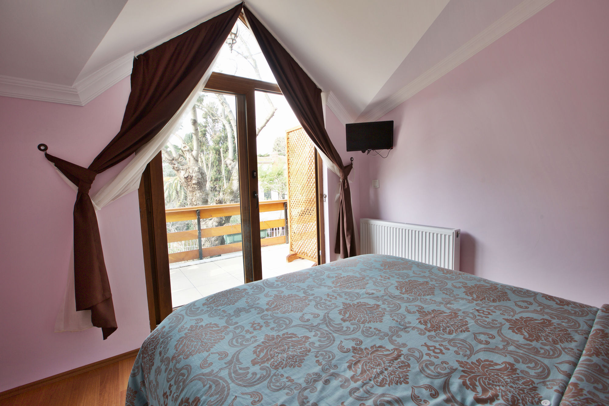 Nizam Butik Bueyuekada 3* Адалар